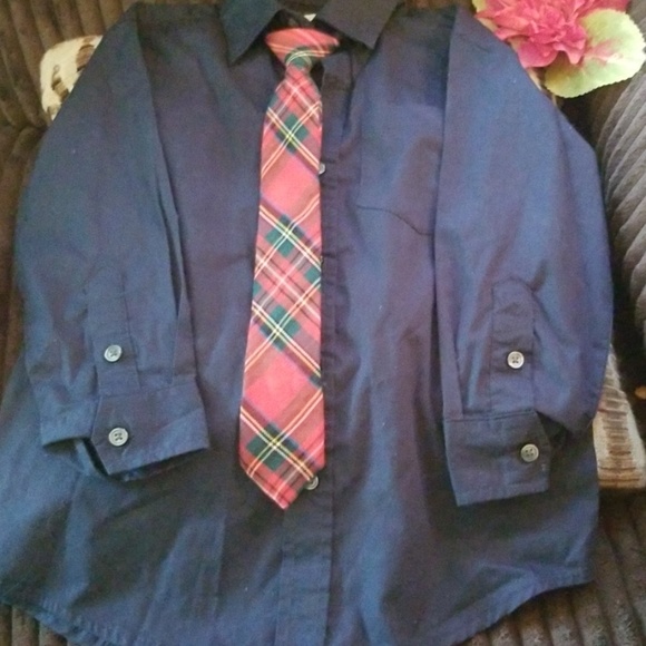 💗SALE Boys size xs 4/5 button down shirt w/ tie - Picture 2 of 5